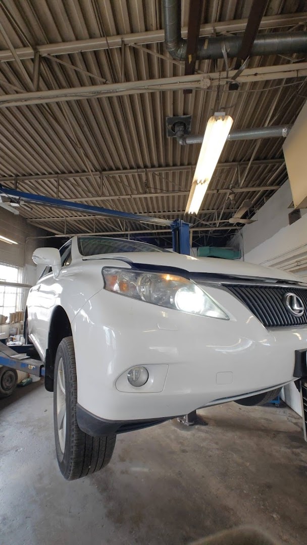Lexus RX on the hoist